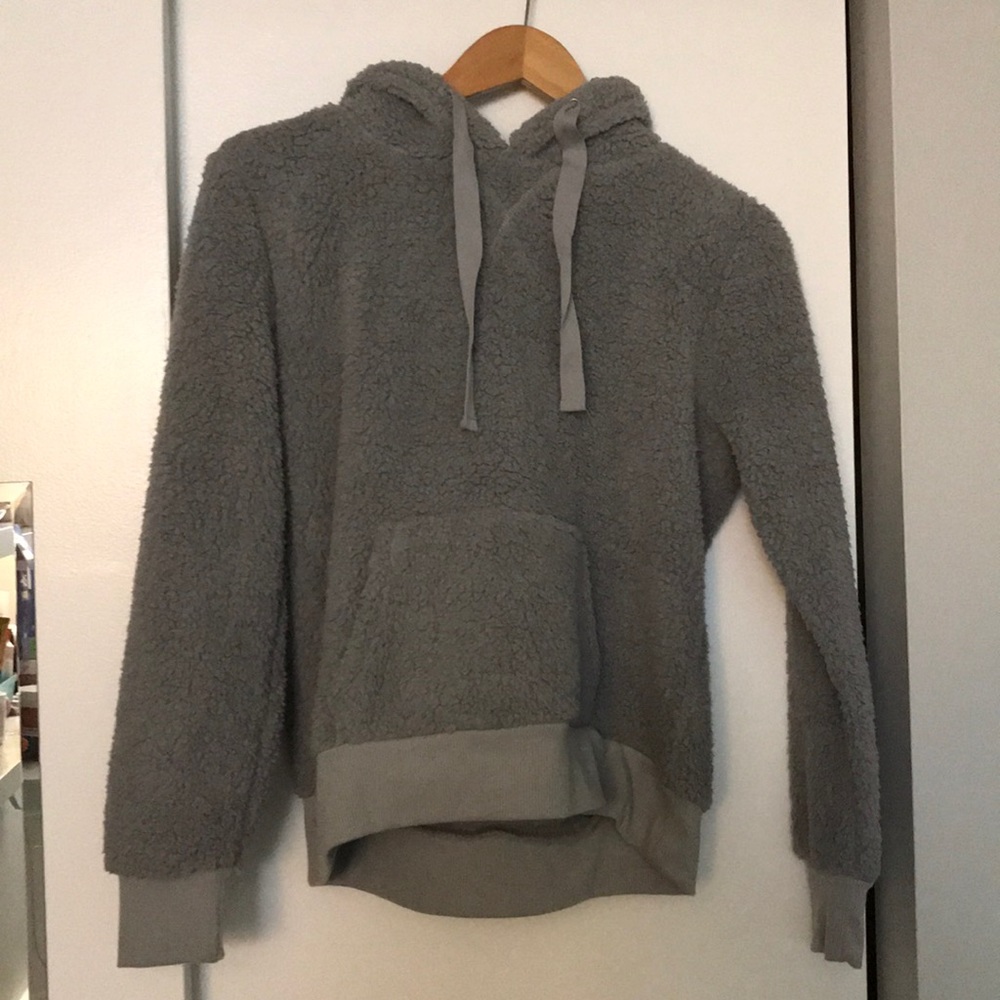 puffy sweatshirt